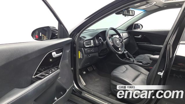 Kia Niro Noblesse 2017 — фото 10