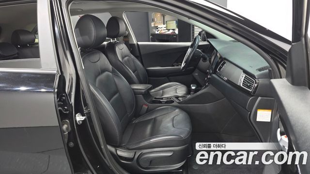 Kia Niro Noblesse 2017 — фото 11