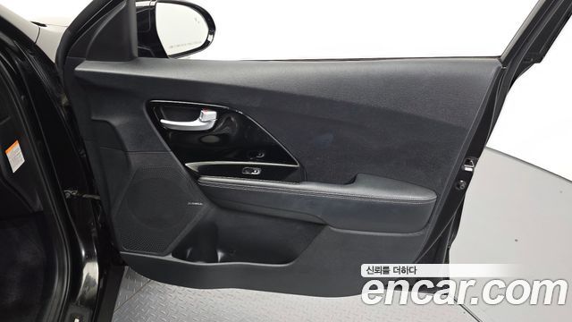 Kia Niro Noblesse 2017 — фото 24