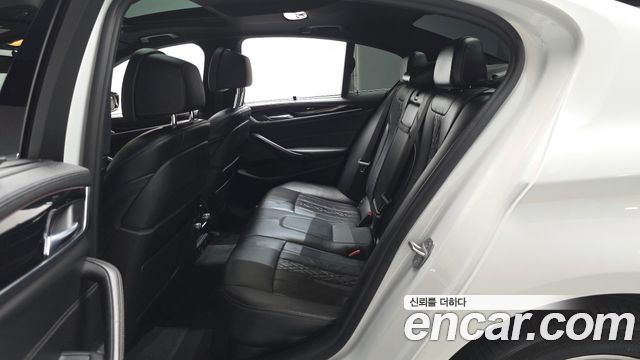 BMW 5 Series (G30) 520d xDrive M Sport Package Plus 2018 — фото 11