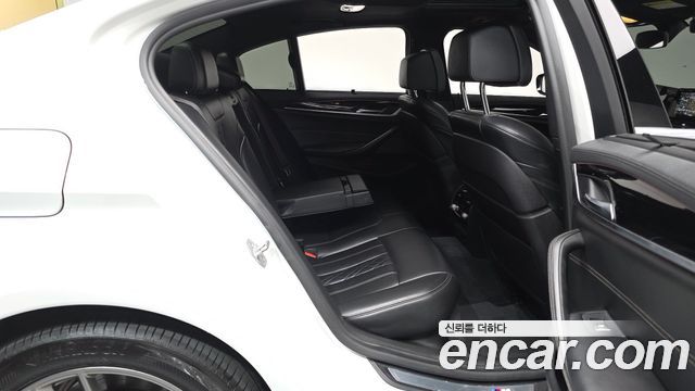 BMW 5 Series (G30) 520d xDrive M Sport Package Plus 2018 — фото 12
