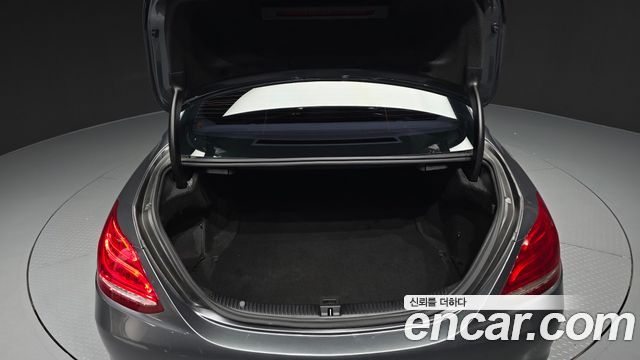 Mercedes-Benz C-Class (W205) C220 d 4MATIC 2018 — фото 30