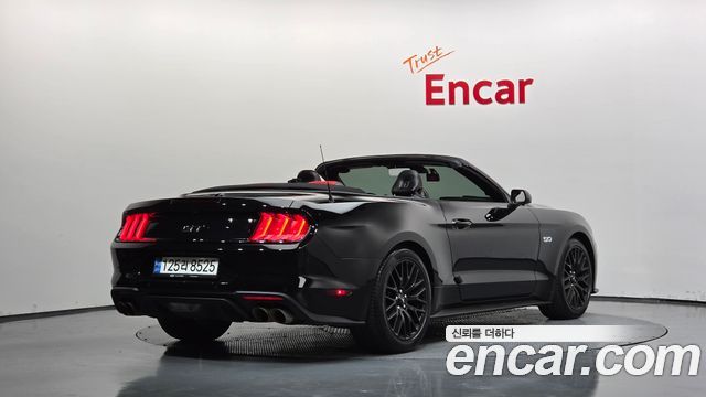 Ford Mustang GT Convertible 2022 — фото 2