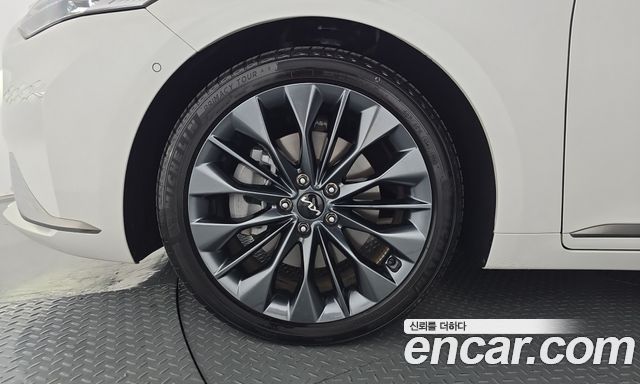 Kia K8 2.5 Gasoline 2WD Signature Special 2023 — фото 5