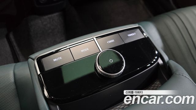 Kia K8 2.5 Gasoline 2WD Signature Special 2023 — фото 16