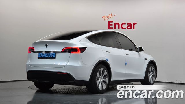 Tesla Model Y RWD 2023 — фото 2