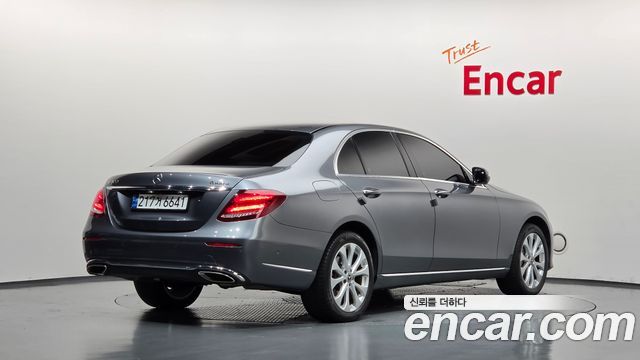 Mercedes-Benz E-Class (W213) E300 4MATIC Exclusive 2018 — фото 2