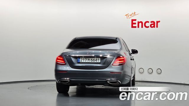 Mercedes-Benz E-Class (W213) E300 4MATIC Exclusive 2018 — фото 4