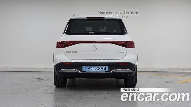 Mercedes-Benz EQB (X243) EQB300 4MATIC AMG Line 2025 — фото 4