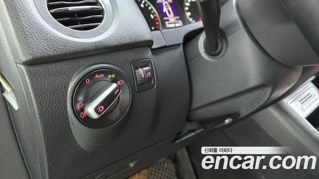 Volkswagen Tiguan 2.0 TDI Comfort 5N 2015 — фото 17