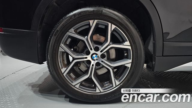 BMW X1 (F48) xDrive 20i xLine 2021 — фото 5