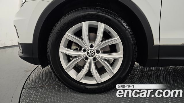 Volkswagen Tiguan (II) 2.0 TDI Premium 2020 — фото 5