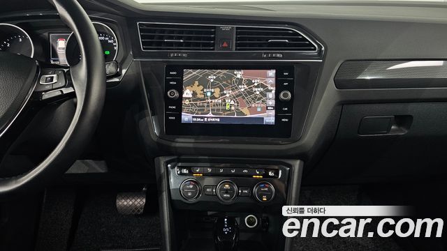 Volkswagen Tiguan (II) 2.0 TDI Premium 2020 — фото 14