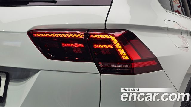 Volkswagen Tiguan (II) 2.0 TDI Premium 2020 — фото 23