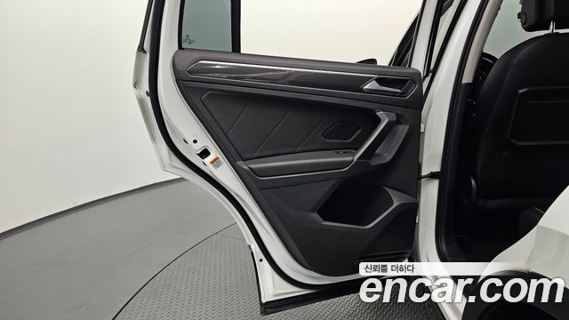 Volkswagen Tiguan (II) 2.0 TDI Premium 2020 — фото 25