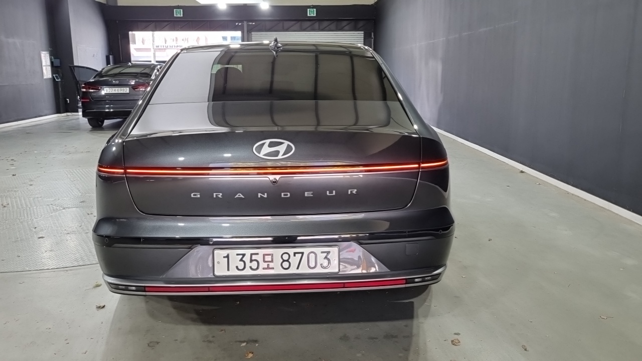 Hyundai Grandeur (GN7) 2,5 Gasoline 2WD Exclusive 2025 — фото 4