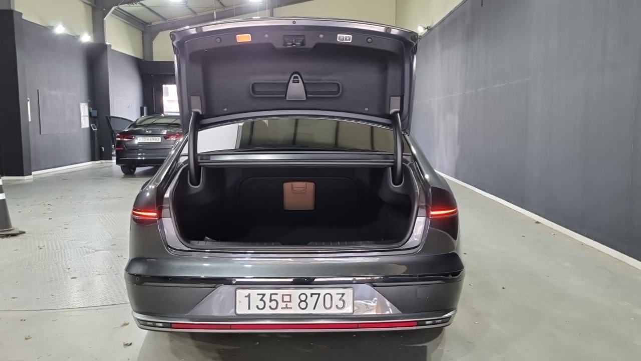 Hyundai Grandeur (GN7) 2,5 Gasoline 2WD Exclusive 2025 — фото 22