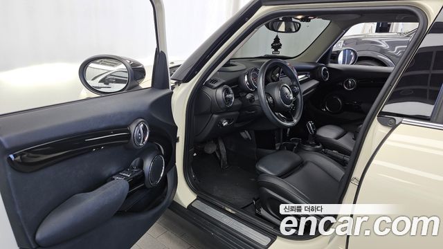 MINI Cooper 5Door HIGH 3rd 2020 — фото 10