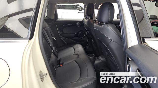 MINI Cooper 5Door HIGH 3rd 2020 — фото 12