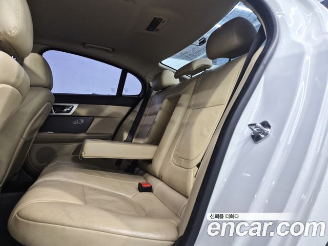 Jaguar XF 2.2D Luxury X250 2015 — фото 16