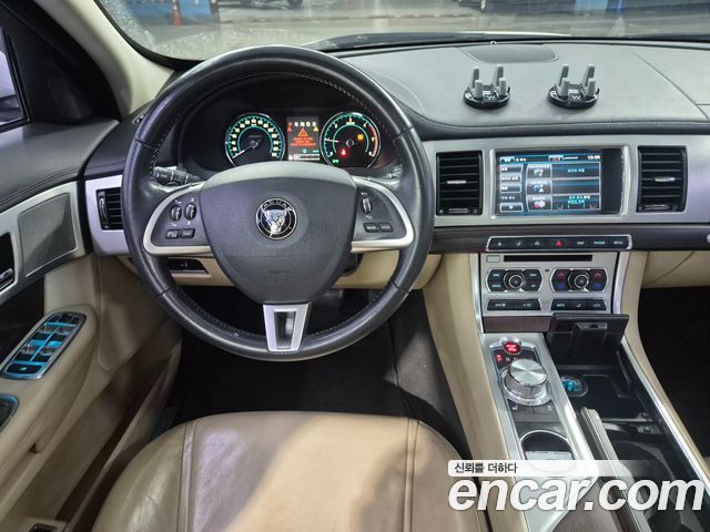 Jaguar XF 2.2D Luxury X250 2015 — фото 17