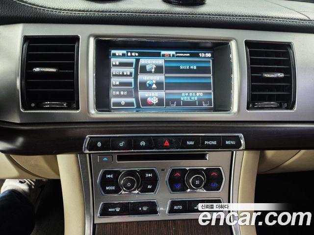 Jaguar XF 2.2D Luxury X250 2015 — фото 18