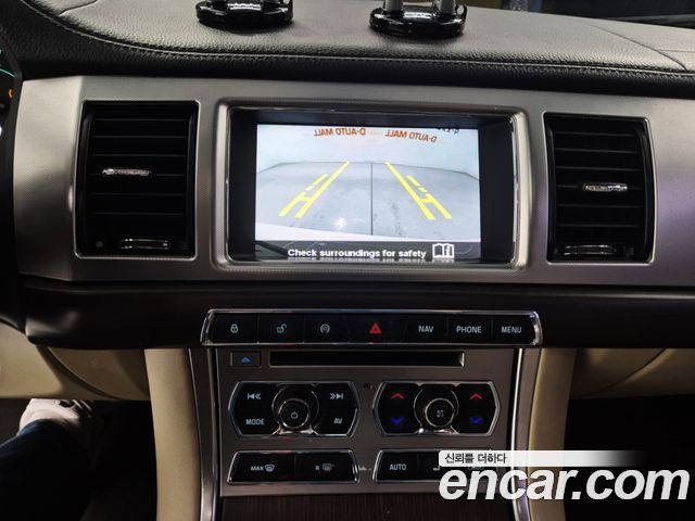 Jaguar XF 2.2D Luxury X250 2015 — фото 19