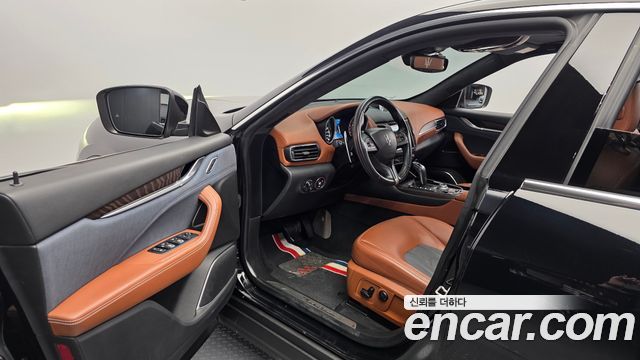 Maserati Levante 3.0 AWD GranLusso 2020 — фото 10