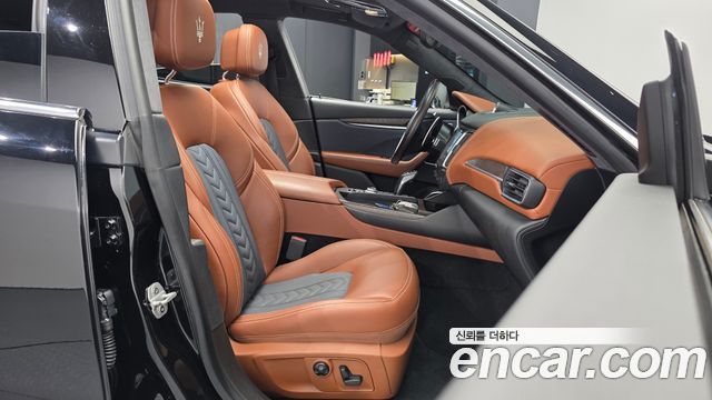 Maserati Levante 3.0 AWD GranLusso 2020 — фото 11