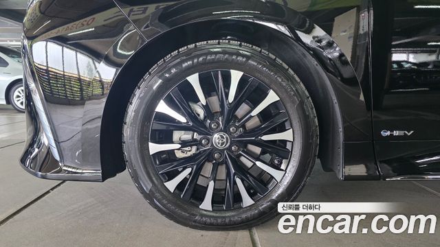Toyota Alphard (IV) 2.5 HEV Executive AWD 2024 — фото 16