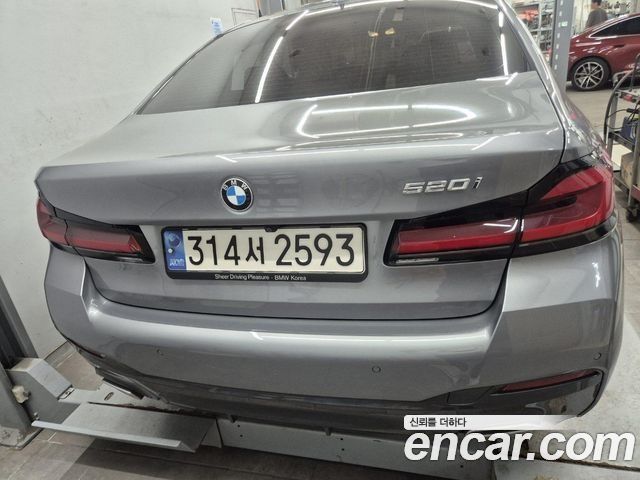 BMW 5 Series (G30) 520i M Sport 2023 — фото 2