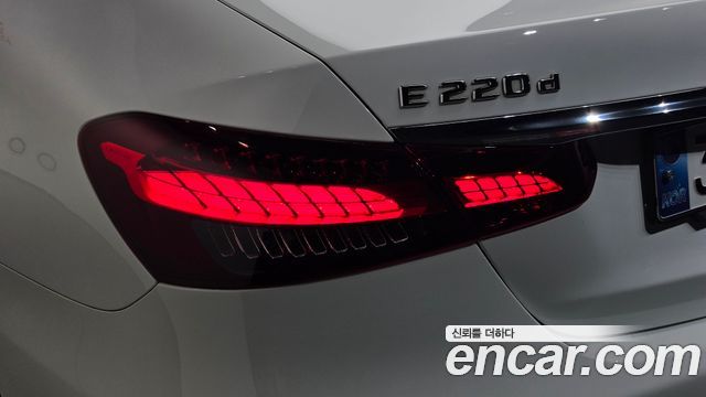 Mercedes-Benz E-Class (W213) E220d 4MATIC AMG Line 2021 — фото 23