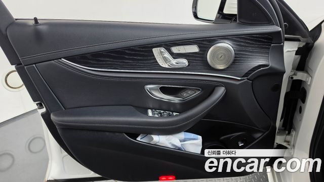 Mercedes-Benz E-Class (W213) E220d 4MATIC AMG Line 2021 — фото 24