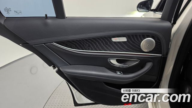 Mercedes-Benz E-Class (W213) E220d 4MATIC AMG Line 2021 — фото 25