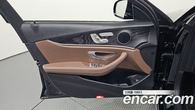 Mercedes-Benz E-Class (W213) E300 4MATIC Avnatgarde 2017 — фото 24