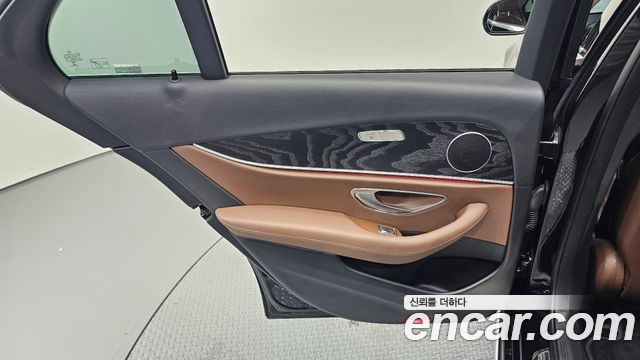 Mercedes-Benz E-Class (W213) E300 4MATIC Avnatgarde 2017 — фото 25