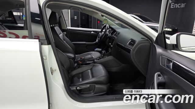 Volkswagen Jetta 2.0 TDI BlueMotion Premium 6th 2015 — фото 11