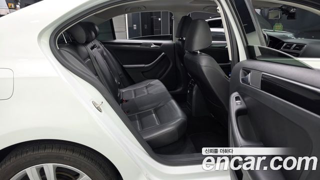 Volkswagen Jetta 2.0 TDI BlueMotion Premium 6th 2015 — фото 12