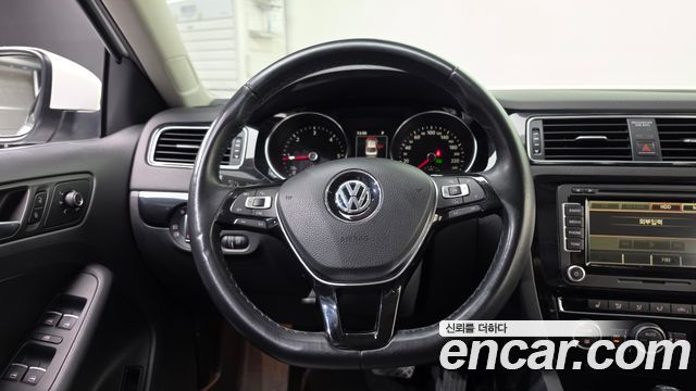 Volkswagen Jetta 2.0 TDI BlueMotion Premium 6th 2015 — фото 13