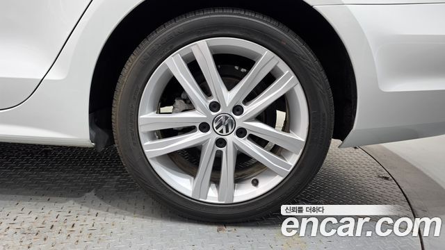 Volkswagen Jetta 2.0 TDI BlueMotion Premium 6th 2015 — фото 21