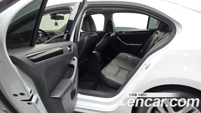 Volkswagen Jetta 2.0 TDI BlueMotion Premium 6th 2015 — фото 26