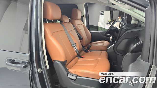 Hyundai Staria Tourer 11-Seater Smart 2023 — фото 26