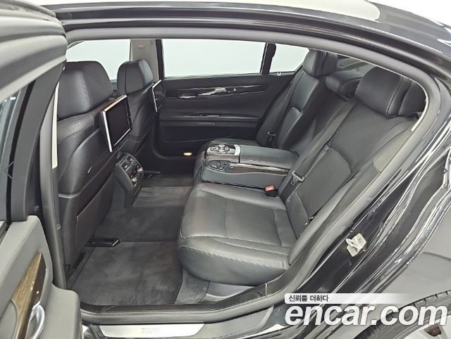 BMW 7 Series (F01) 740Li 2013 — фото 16
