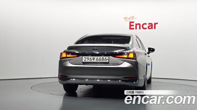 Lexus ES300h (VII) Supreme 2019 — фото 4
