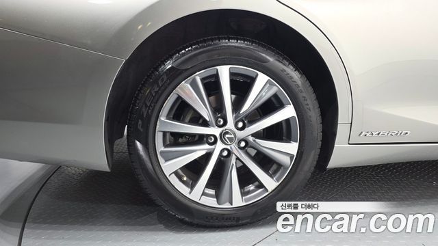 Lexus ES300h (VII) Supreme 2019 — фото 21