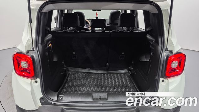 Jeep Renegade 2.4 Limited 2021 — фото 18