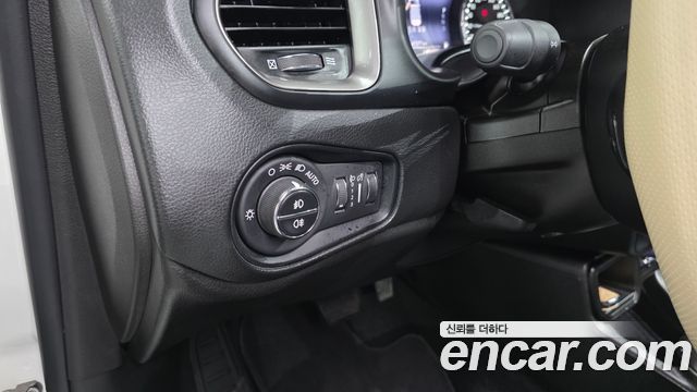 Jeep Renegade 2.4 Limited 2021 — фото 20