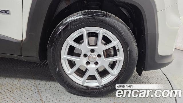 Jeep Renegade 2.4 Limited 2021 — фото 21