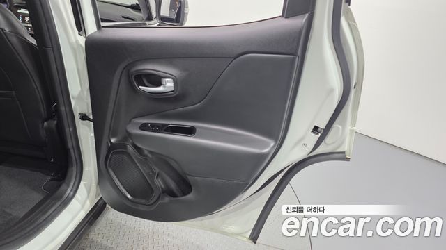 Jeep Renegade 2.4 Limited 2021 — фото 25