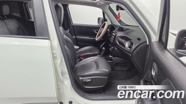 Jeep Renegade 2.4 Limited 2021 — фото 26